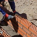 Estamos buscando albañiles y ayudantes para construir una bodega